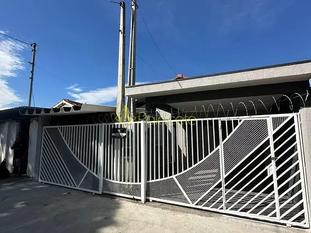 Casa com 200m² 4 quartos e 3 banheiros, à venda, no bairro Vila Nogueira em Taubaté