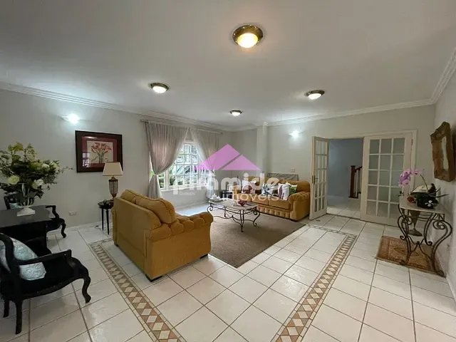 Casa com 492m² 4 quartos e 3 banheiros, à venda, no bairro Urbanova em São José dos Campos