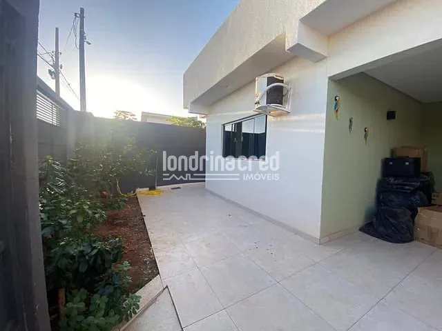 Casa 4 quartos e 3 banheiros, à venda, no bairro Jardim Paraná em Arapongas