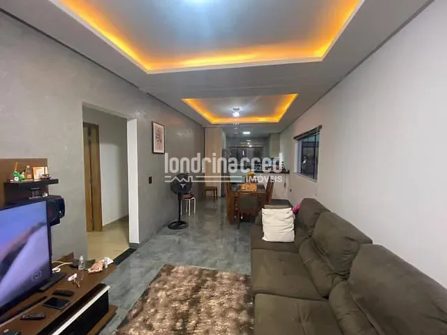 Casa 4 quartos e 3 banheiros, à venda, no bairro Jardim Paraná em Arapongas