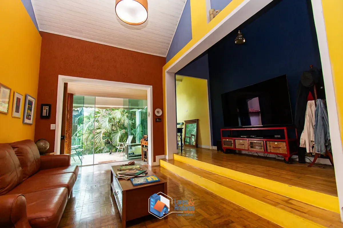 Casa, 3 quartos, 222 m² - Foto 1