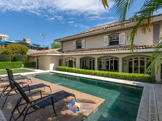 Casa com 1600m² 4 quartos e 6 banheiros, à venda, no bairro Jardim Leonor em São Paulo