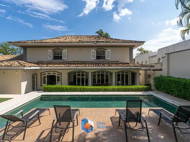 Casa com 1600m² 4 quartos e 6 banheiros, à venda, no bairro Jardim Leonor em São Paulo