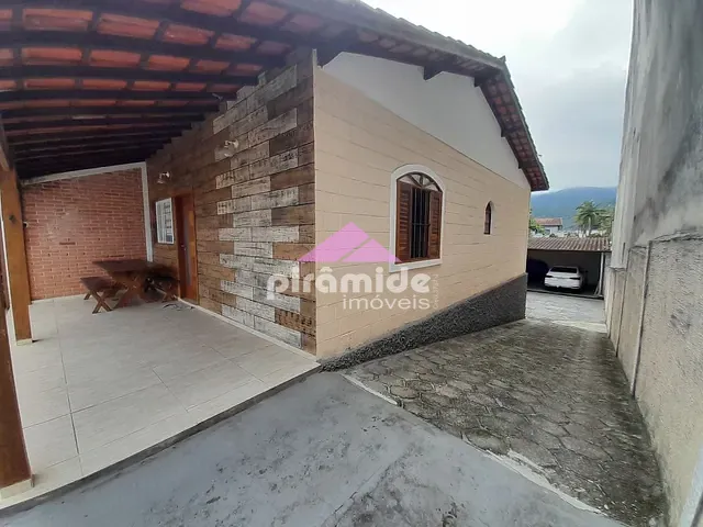 Casa com 300m² 3 quartos e 3 banheiros, à venda, no bairro Massaguaçu em Caraguatatuba
