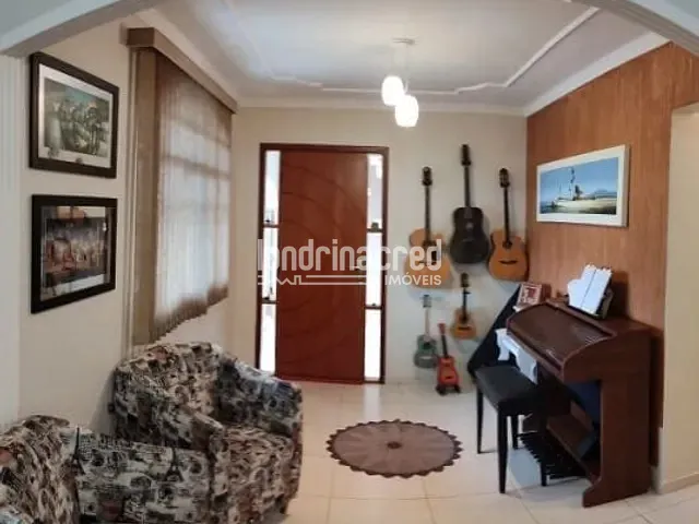 Casa 4 quartos e 3 banheiros, à venda, no bairro Ernani Moura Lima em Londrina
