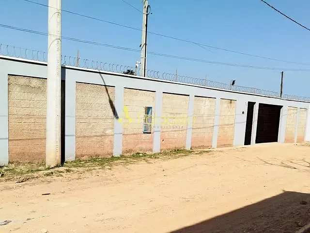 Casa com 680m² 2 quartos e 3 banheiros, à venda, no bairro Santa Terezinha em Aparecida