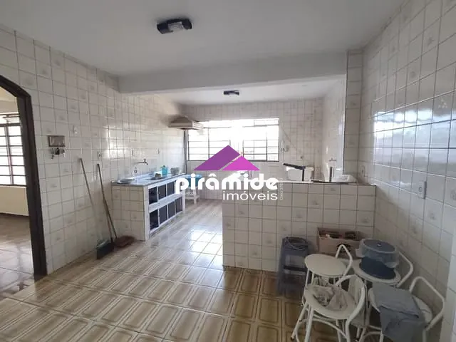 Casa com 300m² 3 quartos e 2 banheiros, à venda, no bairro Jardim Souto em São José dos Campos