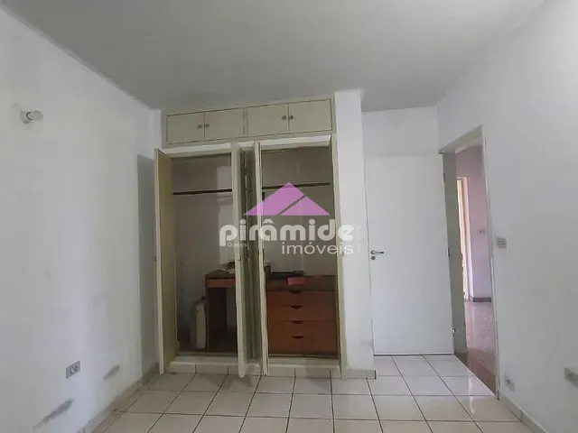 Casa com 214m² 3 quartos e 1 banheiro, à venda, no bairro Centro em São José dos Campos