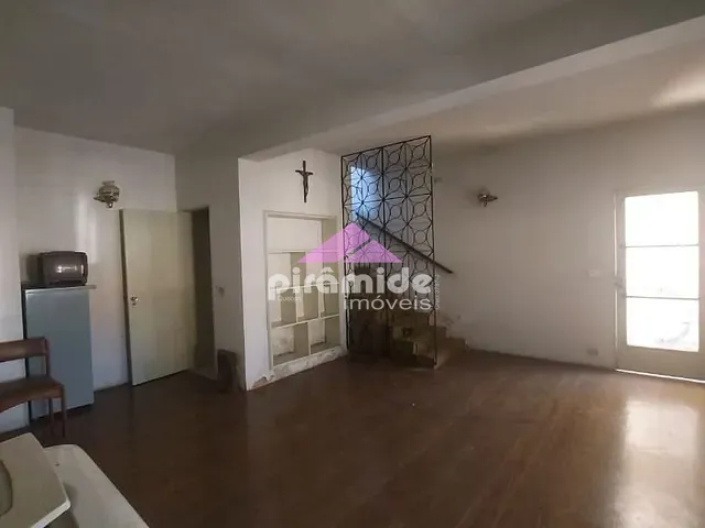 Casa com 214m² 3 quartos e 1 banheiro, à venda, no bairro Centro em São José dos Campos