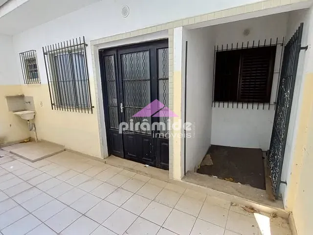 Casa com 60m² 1 quarto e 1 banheiro, para alugar, no bairro Jardim Santa Júlia em São José dos Campos