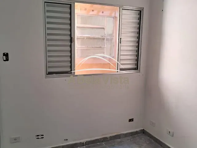 Casa com 70m² 1 quarto e 1 banheiro, para alugar, no bairro Vila Osasco em Osasco