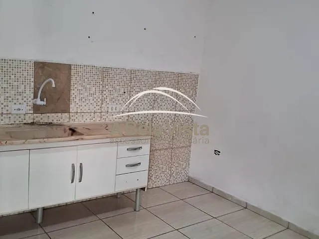 Casa com 70m² 1 quarto e 1 banheiro, para alugar, no bairro Vila Osasco em Osasco