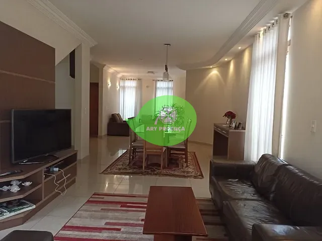 Casa com 377m² 3 quartos e 4 banheiros, à venda, no bairro Jardim Pagliato em Sorocaba