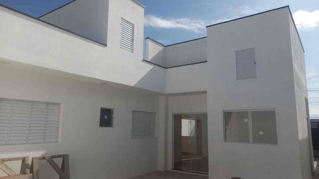 Casa com 200m² 2 quartos e 2 banheiros, à venda, no bairro Loteamento Residencial e Comercial Araguaia em Pindamonhangaba