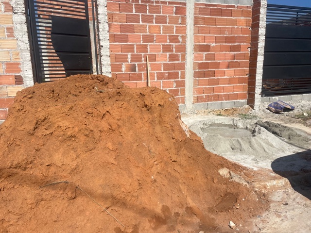 Casa com 200m² 2 quartos e 2 banheiros, à venda, no bairro Loteamento Residencial e Comercial Araguaia em Pindamonhangaba