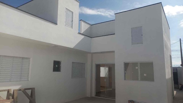 Casa com 200m² 2 quartos e 2 banheiros, à venda, no bairro Loteamento Residencial e Comercial Araguaia em Pindamonhangaba