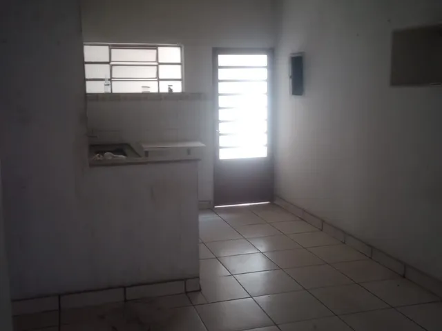 Casa 2 quartos e 1 banheiro, à venda, no bairro Estiva em Taubaté