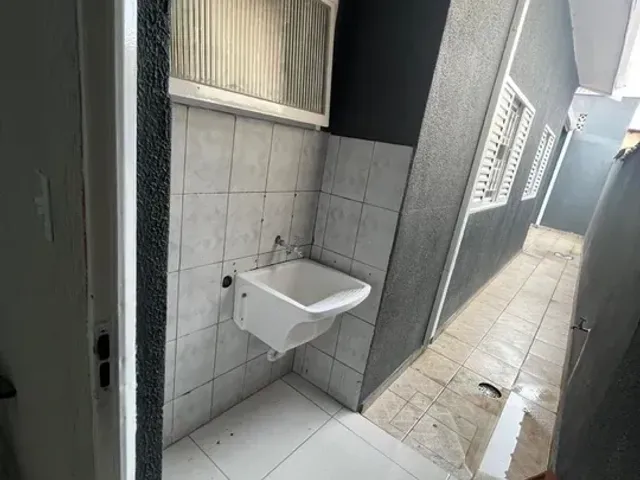 Casa 2 quartos e 1 banheiro, à venda, no bairro Loteamento Parque Piracangaguá em Taubaté