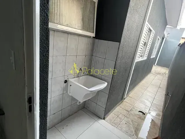 Casa 2 quartos e 1 banheiro, à venda, no bairro Loteamento Parque Piracangaguá em Taubaté