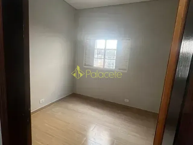 Casa 2 quartos e 1 banheiro, à venda, no bairro Loteamento Parque Piracangaguá em Taubaté