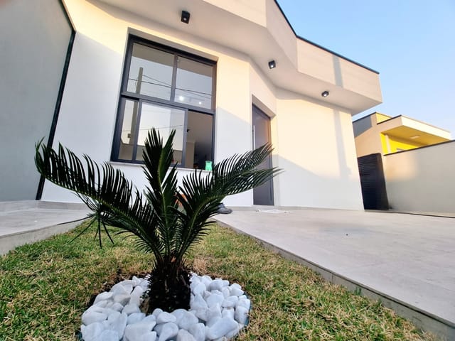 Casa com 175m² 3 quartos e 1 banheiro, à venda, no bairro Loteamento Residencial e Comercial Flamboyant em Pindamonhangaba