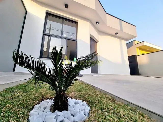 Casa com 175m² 3 quartos e 1 banheiro, à venda, no bairro Loteamento Residencial e Comercial Flamboyant em Pindamonhangaba