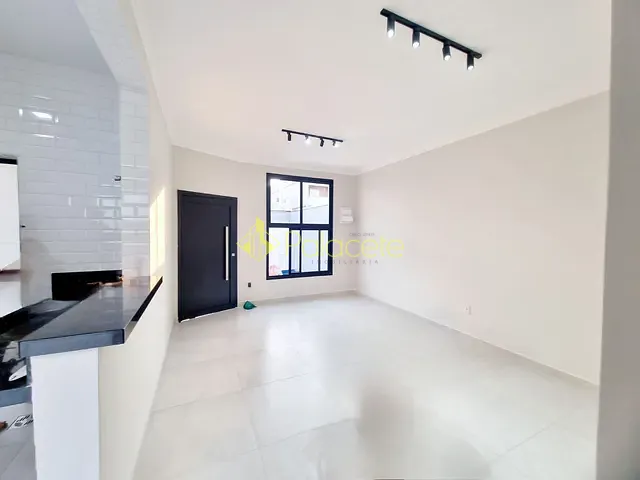 Casa com 175m² 3 quartos e 1 banheiro, à venda, no bairro Loteamento Residencial e Comercial Flamboyant em Pindamonhangaba