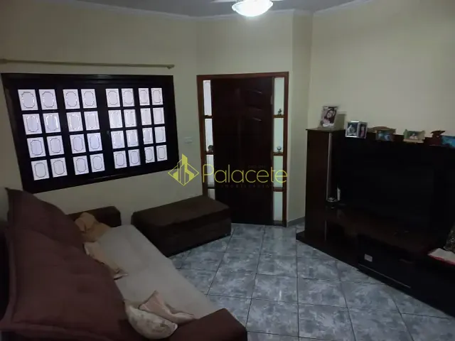 Casa 3 quartos e 4 banheiros, à venda, no bairro Nossa Senhora do Perpétuo Socorro em Pindamonhangaba