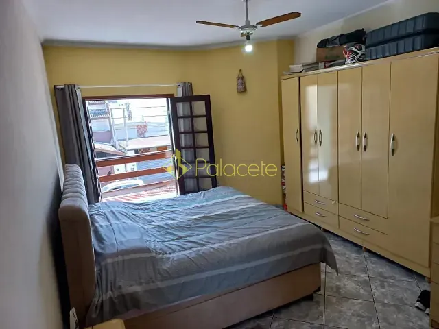 Casa 3 quartos e 4 banheiros, à venda, no bairro Nossa Senhora do Perpétuo Socorro em Pindamonhangaba