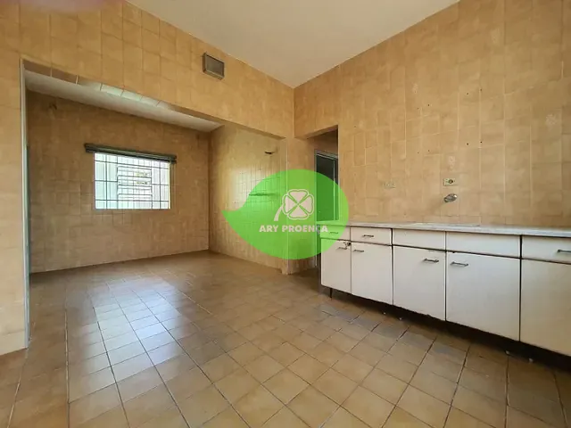 Casa com 350m² 3 quartos e 1 banheiro, à venda, no bairro Vila Augusta em Sorocaba