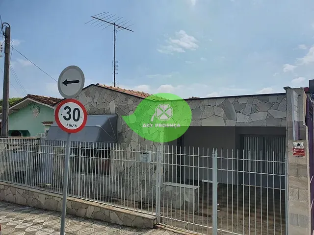 Casa com 350m² 3 quartos e 1 banheiro, à venda, no bairro Vila Augusta em Sorocaba