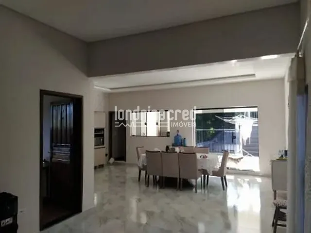 Casa com 770m² 3 quartos e 4 banheiros, à venda, no bairro Conjunto Padre Bernardo Merckel em Arapongas