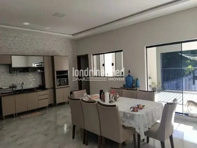 Casa com 770m² 3 quartos e 4 banheiros, à venda, no bairro Conjunto Padre Bernardo Merckel em Arapongas