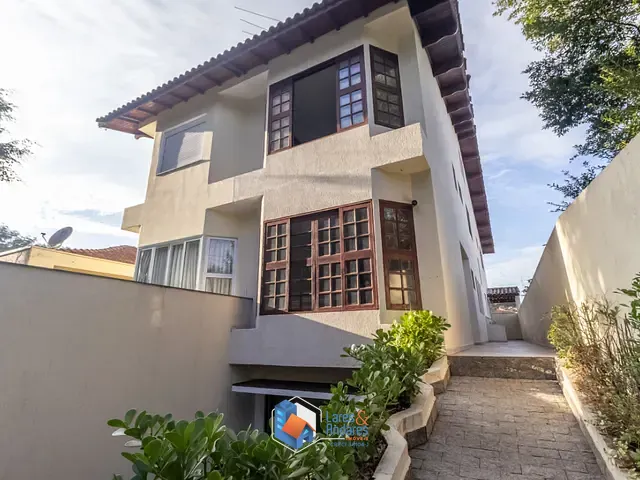 Casa com 280m² 3 quartos e 4 banheiros, à venda, no bairro Parque Maria Domitila em São Paulo