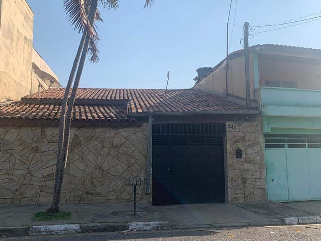 Casa 2 quartos e 2 banheiros, à venda, no bairro Jardim Eloyna em Pindamonhangaba