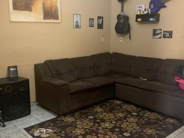 Casa 2 quartos e 2 banheiros, à venda, no bairro Jardim Eloyna em Pindamonhangaba