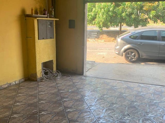 Casa 2 quartos e 2 banheiros, à venda, no bairro Jardim Eloyna em Pindamonhangaba
