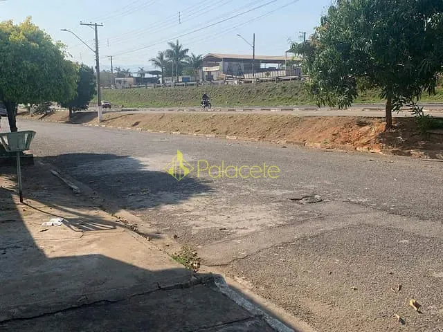 Casa 2 quartos e 2 banheiros, à venda, no bairro Jardim Eloyna em Pindamonhangaba