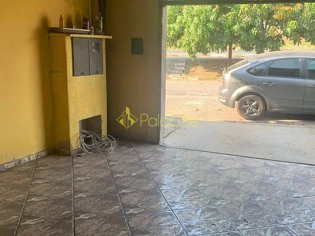 Casa 2 quartos e 2 banheiros, à venda, no bairro Jardim Eloyna em Pindamonhangaba