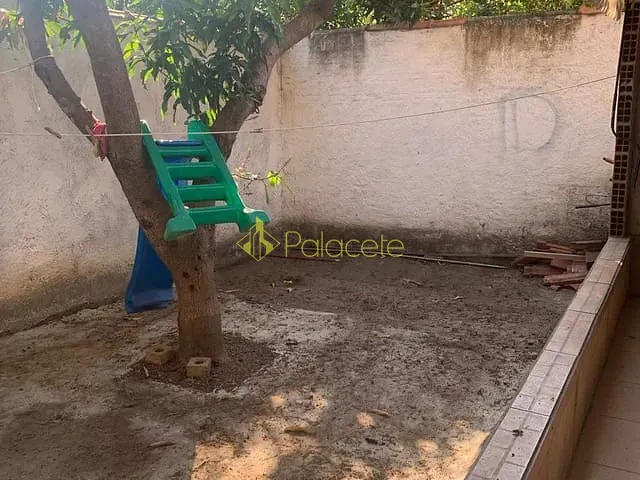 Casa 2 quartos e 2 banheiros, à venda, no bairro Jardim Eloyna em Pindamonhangaba