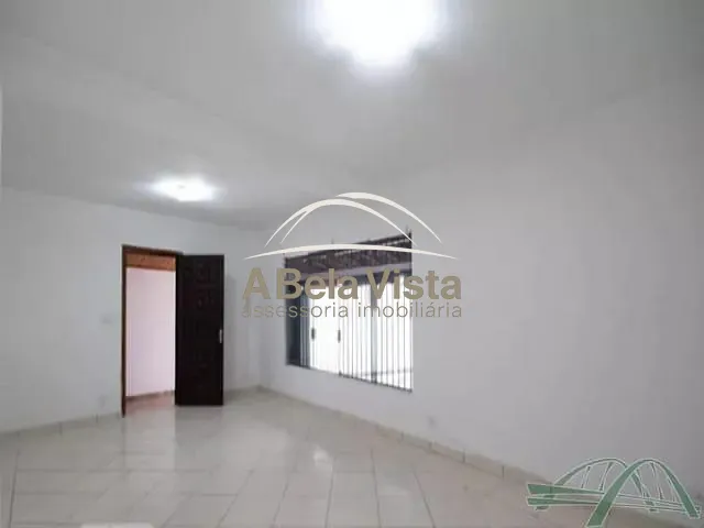 Casa com 300m² 3 quartos e 2 banheiros, para alugar, no bairro Vila Yara em Osasco