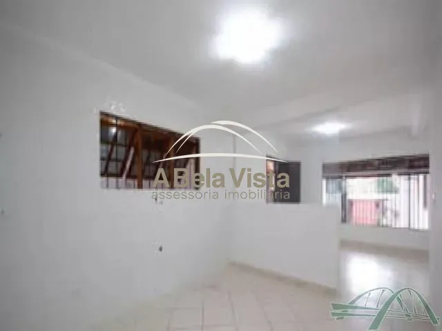 Casa com 300m² 3 quartos e 2 banheiros, para alugar, no bairro Vila Yara em Osasco