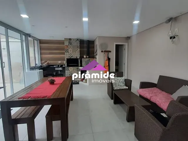 Casa com 250m² 3 quartos e 5 banheiros, à venda, no bairro Urbanova em São José dos Campos