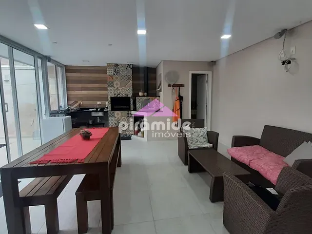 Casa com 250m² 3 quartos e 5 banheiros, à venda, no bairro Urbanova em São José dos Campos