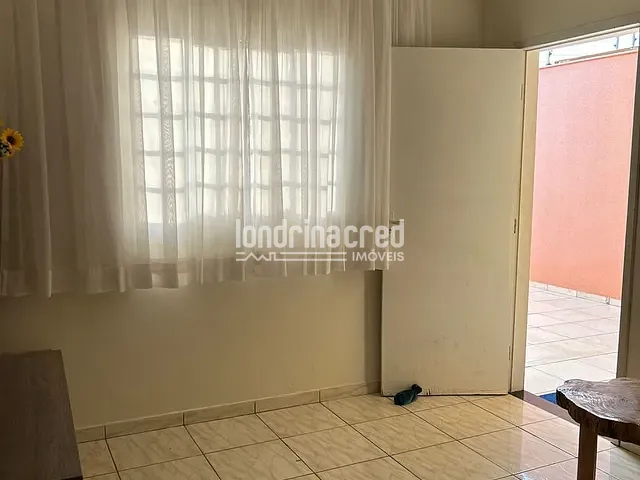Casa 3 quartos e 2 banheiros, à venda, no bairro Residencial Veneza em Londrina
