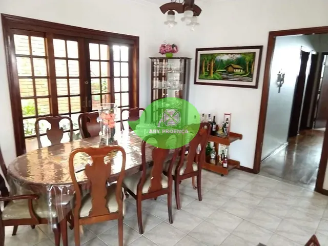 Casa com 253m² 4 quartos e 2 banheiros, à venda, no bairro Jardim Prestes de Barros em Sorocaba