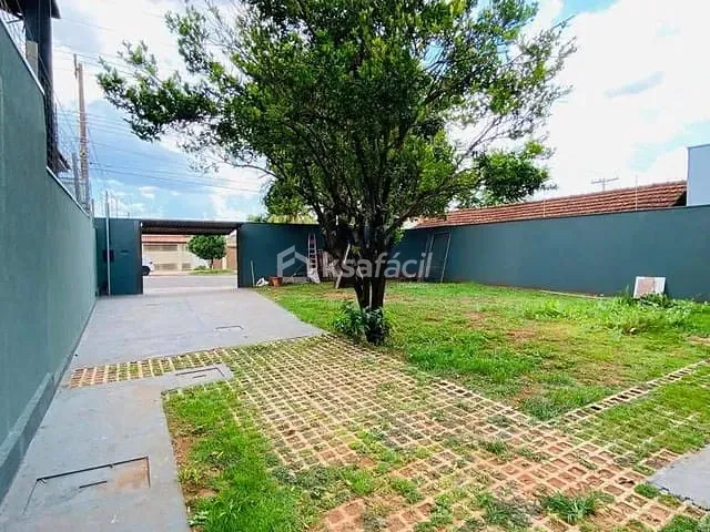 Casa com 360m² 2 quartos e 2 banheiros, à venda, no bairro Vila Marcos Roberto em Campo Grande