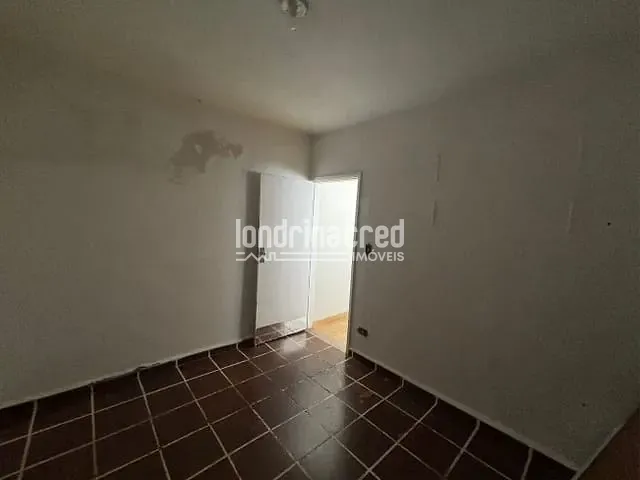 Casa 4 quartos e 3 banheiros, à venda, no bairro Califórnia em Londrina