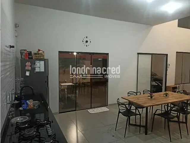 Casa com 200m² 3 quartos e 2 banheiros, à venda, no bairro Jardim Neman Sahyun em Londrina