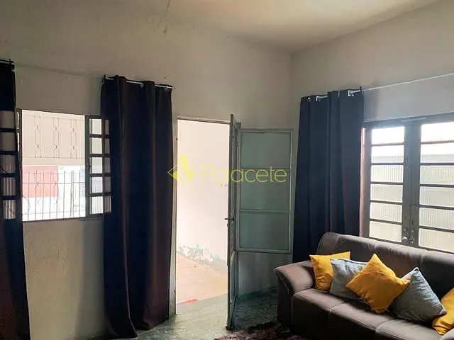 Casa com 150m² 2 quartos e 1 banheiro, à venda, no bairro Residencial e Comercial Laerte Asumpção em Pindamonhangaba
